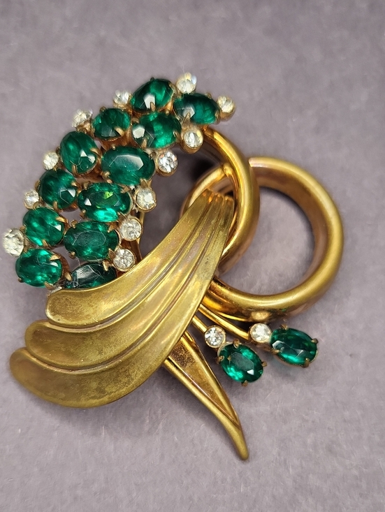 Jewelry - Vintage Green Crystal Floral Brooch
